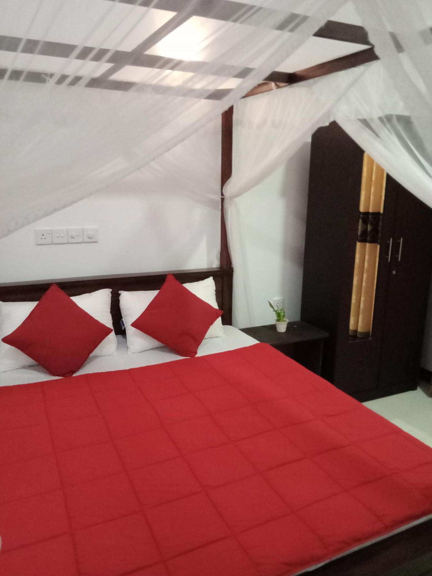 Bakery Family Guest House Mirissa Exterior photo