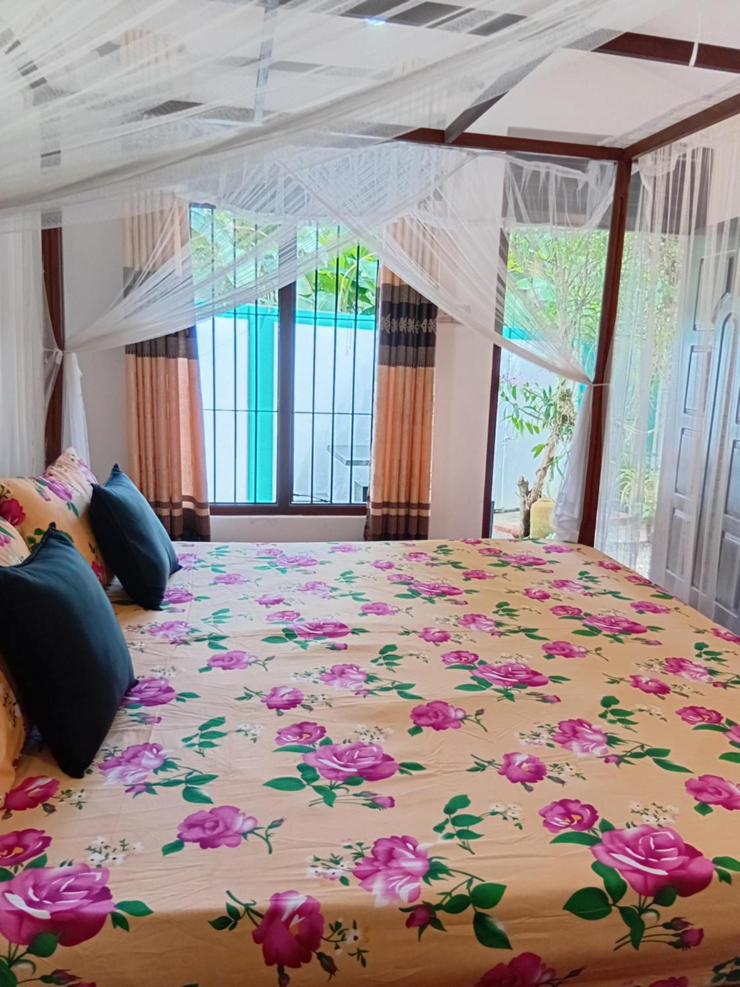 Bakery Family Guest House Mirissa Exterior photo