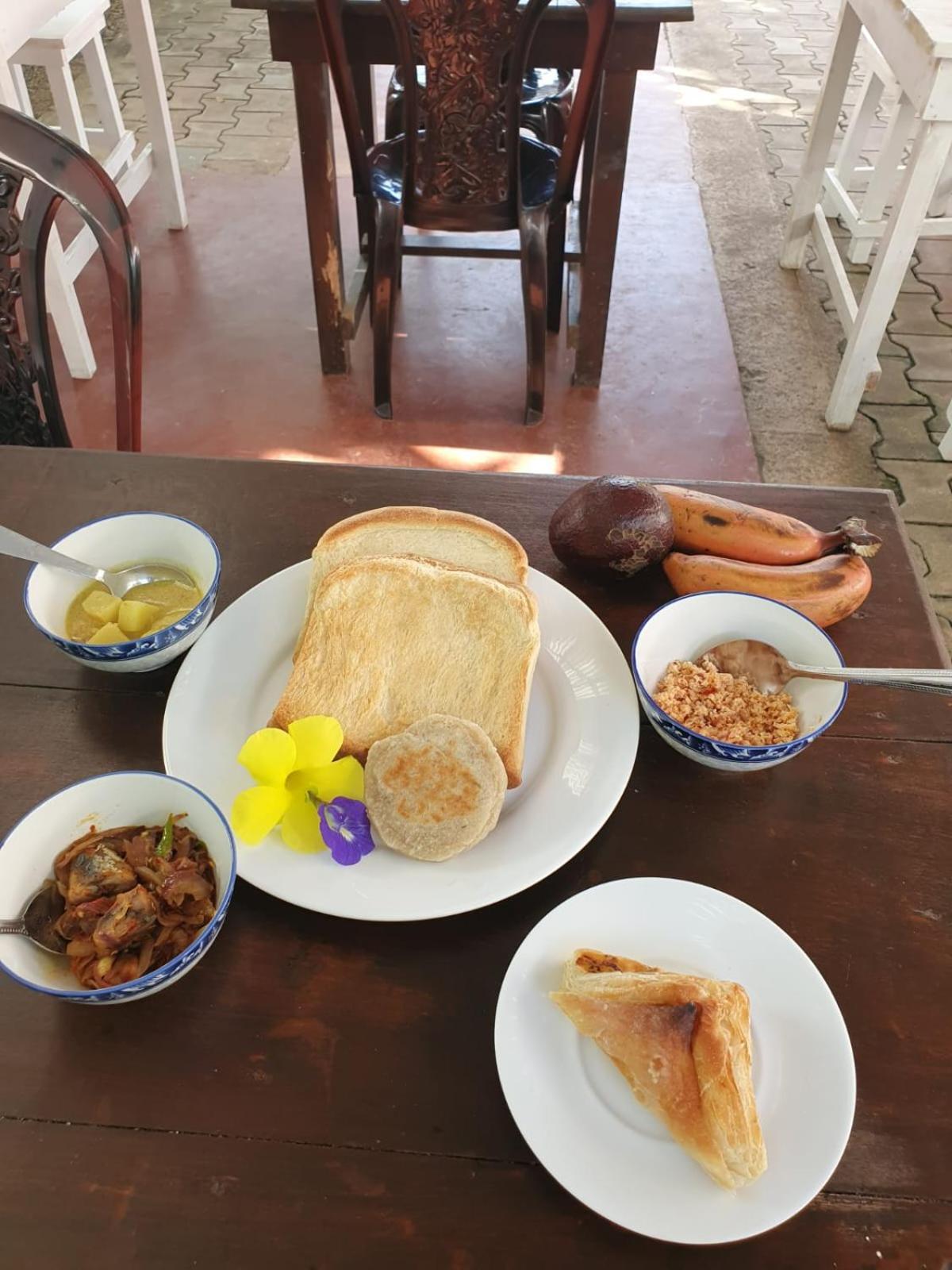 Bakery Family Guest House Mirissa Exterior photo